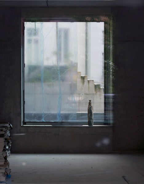 SABINE HORNIG, Figur am Fenster / Figurine by the Window, 2011
